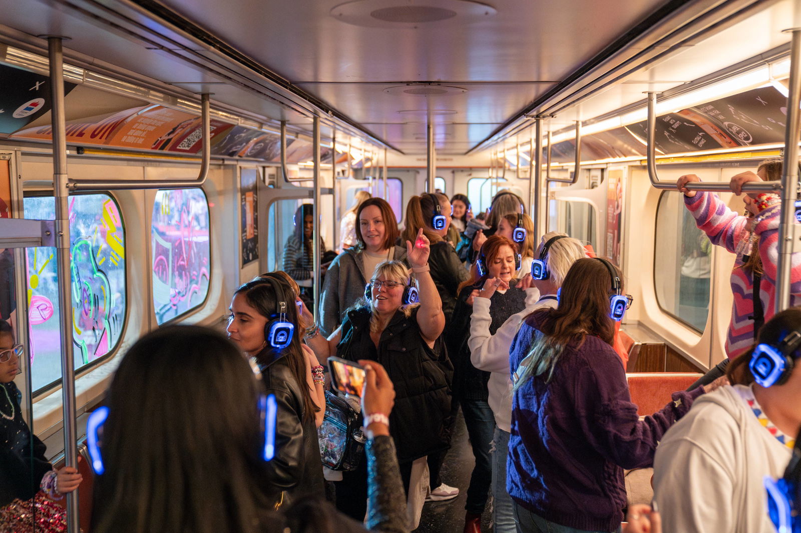 Silent Partys können an den verrückesten Orten stattfinden: Wie hier in einer U-Bahn